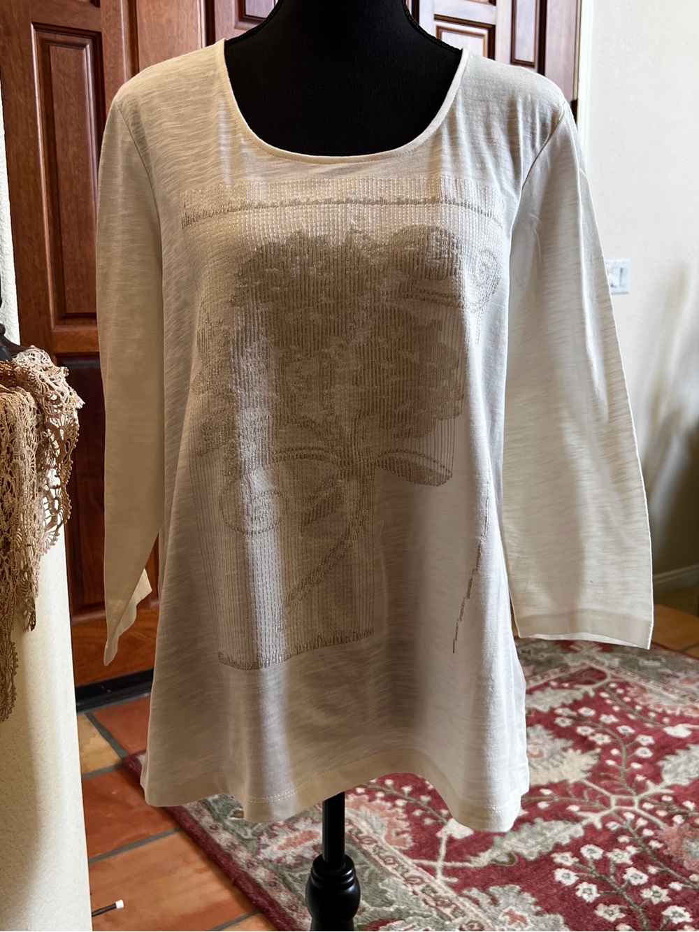Chico’s White With Gold Thread Floral Design 100% Cotton Shirt Size 2 M